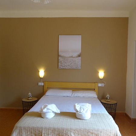 Hostal Lleida Segur de Calafell Luaran gambar